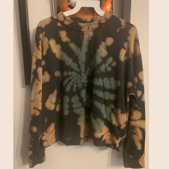 Molli Bleach Dyed Brushed Crop Sweatshirt - Picture 5 of 12